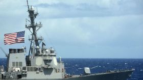 مدمرة أمريكية تقترب من خليج بطرس الأكبر وتستفز روسيا
