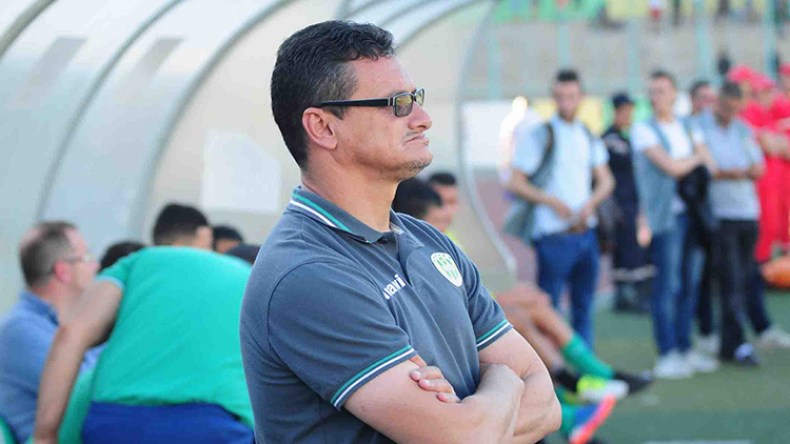 إنهاء مهام “رحموني” وطاقمه من تدريب الرمثا الأردني