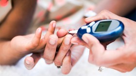 مرضى ومسنون يموتون من أجل رمضان!