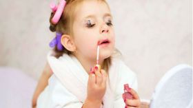 مستحضرات التجميل تؤثر على الهرمونات الجنسية؟!