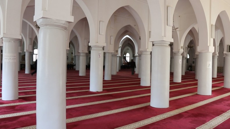 الشلف: وفاة إمامين وغلق مسجدين بسبب كورونا