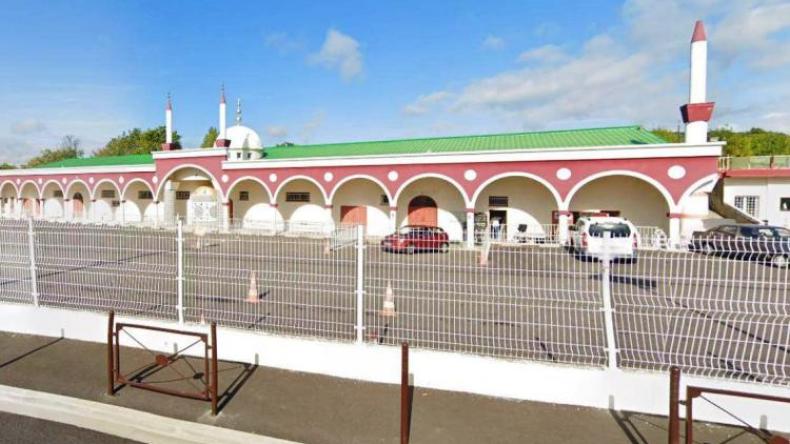 رسوم مسيئة على واجهة مسجد في فرنسا