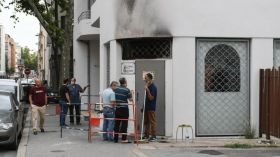 مجهولون يضرمون النار بمسجد في ليون (صور)