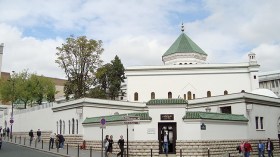 حملة تشهيرية تستهدف مسجد باريس الكبير