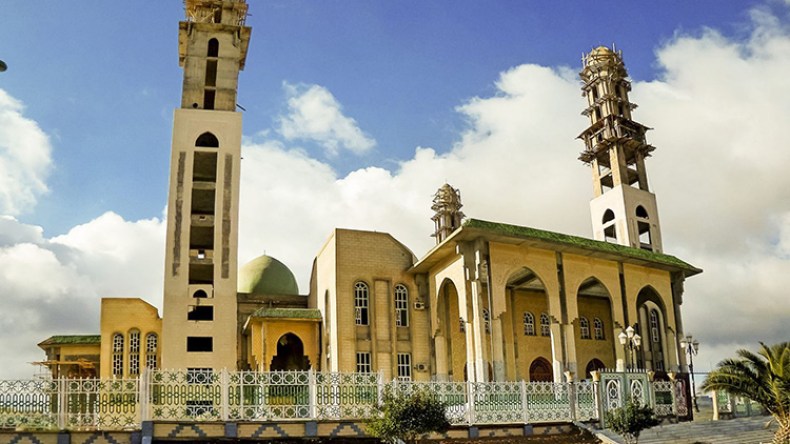 ظهر عيوب فادحة بالمسجد القطب لتبسة سنتين بعد فتحه