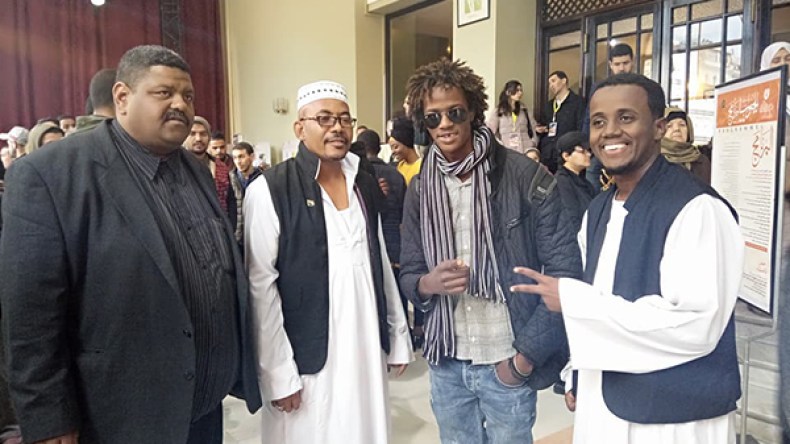 المسرحيون سبب عزوف الجمهور وبعض الجامعيين معقدون