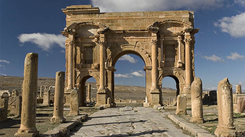 هل يفقد مهرجان تيمقاد طابعه الدولي بسبب “التقشف”؟