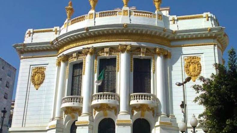 فعاليات وناشطون يناشدون بن دودة إنقاذ مسرح سكيكدة