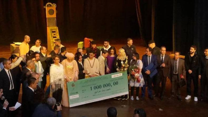 تكريم فريق مسرحية “جي بي أس” للمسرح الوطني