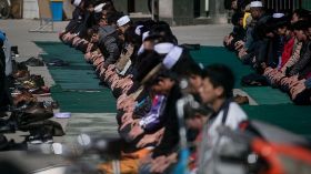 خشية على مستقبل المسلمين في “مكة الصغرى”