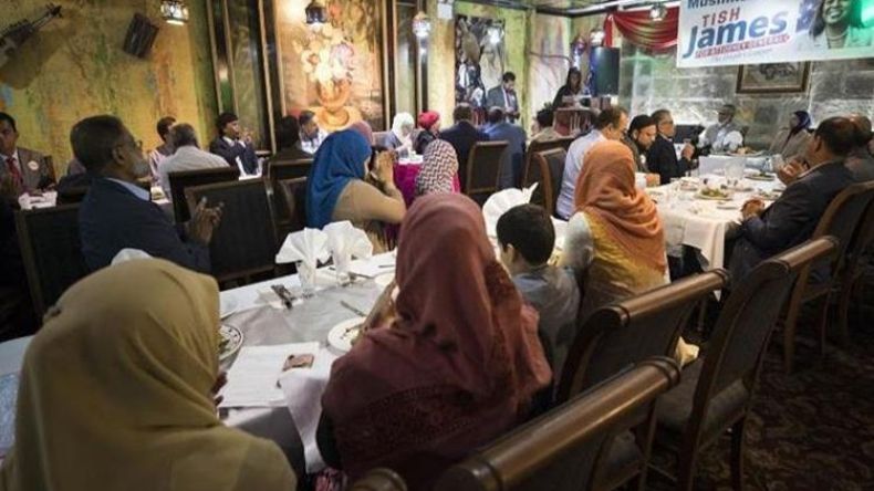 مسلمو أمريكا ينخرطون بالسياسة لمواجهة قرارات ترامب