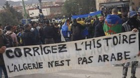 مسيرة ببجاية للمطالبة باعتماد الحرف اللاتيني لكتابة الأمازيغية!