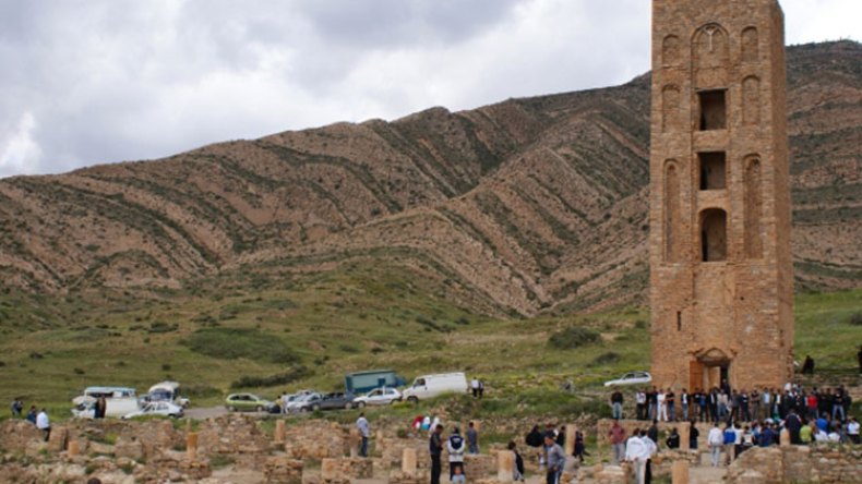 منابع معدنية تستغل بطرق تقليدية وآثار تاريخية عرضة للاندثار