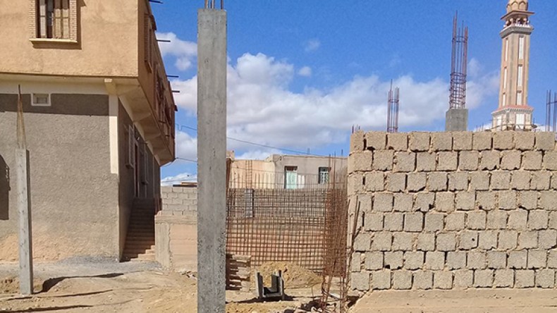 مواطنون يعارضون أشغال بناء بشارع بأولاد عدي لقبالة