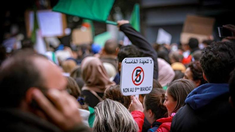 10 دروس للجزائريين من “ثورة” مصر!