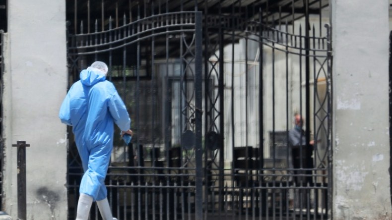 منظمة العفو تدعو مصر للكف عن ترهيب العاملين بقطاع الصحة