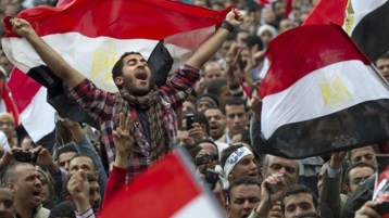 مصر في قبضة ممثل مغمور! 