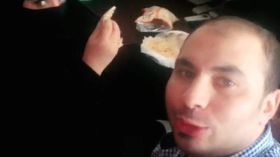 اعتقال مصري لتناوله الإفطار مع زميلته السعودية