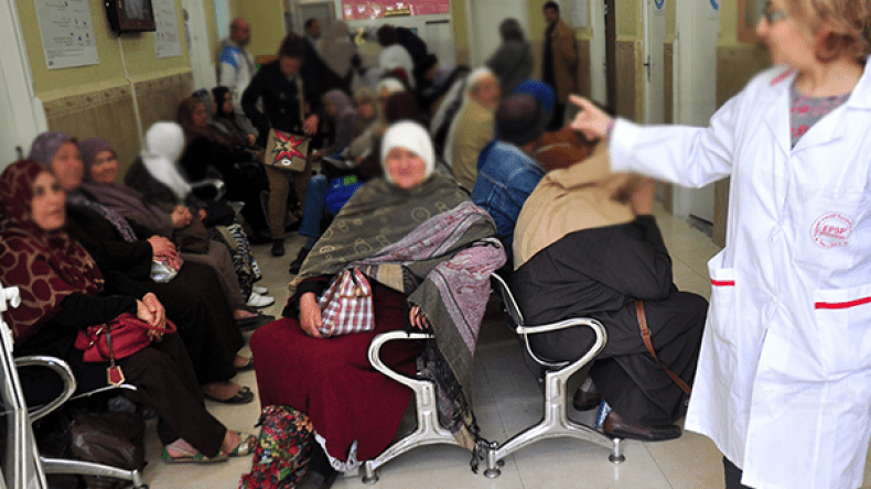 “الرشوة البيضاء” للظفر بالرعاية الصحية في عز الإضراب!