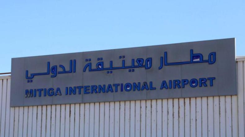 توقف الملاحة بمطار معيتيقة في طرابلس