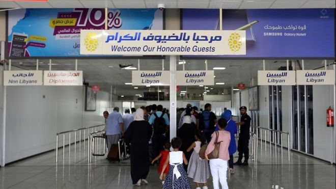 توقف المطار الوحيد في العاصمة الليبية عن العمل