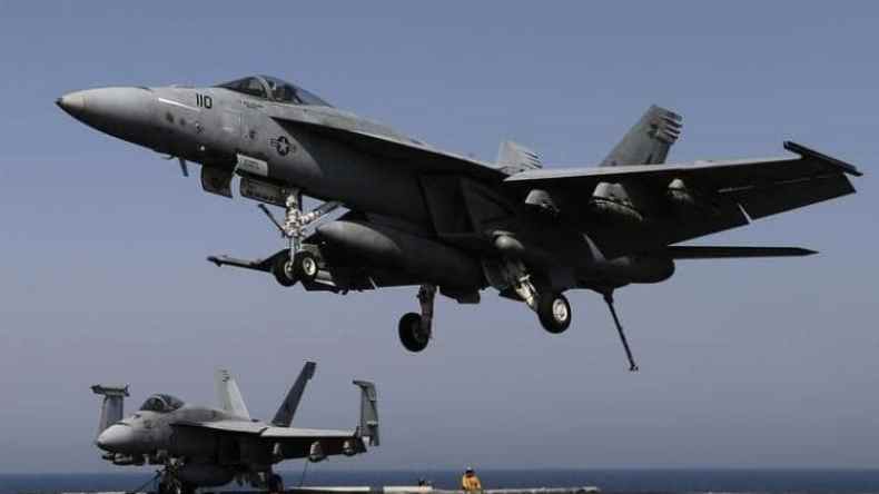 تحطم مقاتلة أمريكية في بحر الفلبين