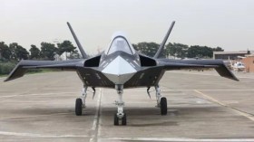 إيران تكشف أول مقاتلة حربية محلية الصنع