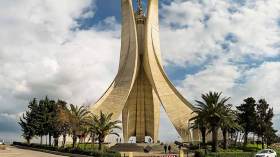 مقام الشهيد.. المعلم الذي رفع “الثورة” إلى العالمية