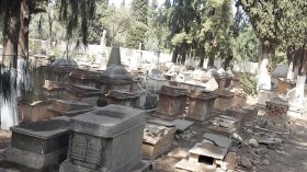 تجميع المقابر اليهودية في الجزائر غير وارد