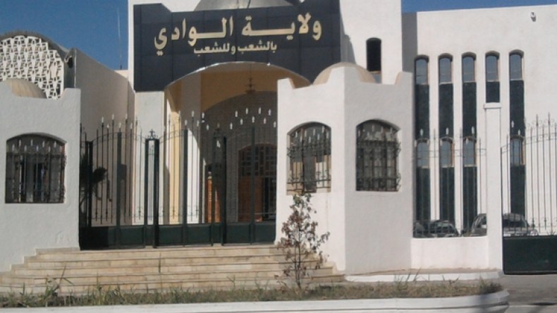 طالب سكن يحاول الانتحار حرقا بالوادي