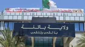 سيارة إسعاف لنقل العمال وجلب وجبات العشاء والبريد!