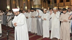 مقرئون “VIP” بشعار “من يدفع أكثر”