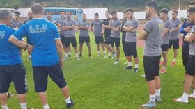 نجم مقرة يدفع غاليا ثمن شغب أنصاره