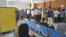 طوابير وضغط رهيب في مراكز البريد والبنوك
