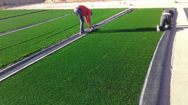 سكان عرقوب بالبويرة يشيدون ملعبا لكرة القدم بإمكانياتهم الخاصة