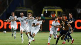 الروح القتالية.. 20 ألف مشجع.. التاريخ والذكاء التكتيكي عوامل في صالح “الخضر”