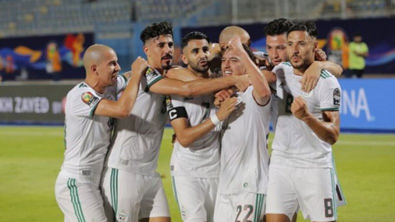 العروض تنهال على اللاعبين الجزائريين.. وبورصة “الخضر” في ارتفاع