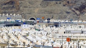 حجاج بيت الله يتوافدون على “منى” لقضاء يوم التروية