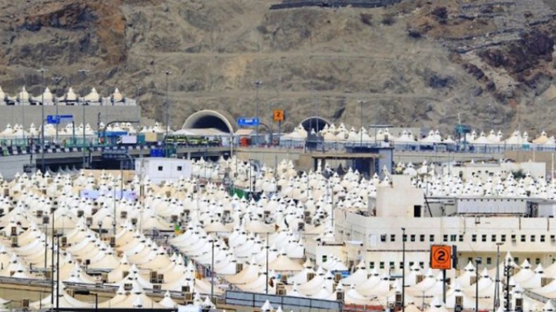 حجاج بيت الله يتوافدون على “منى” لقضاء يوم التروية