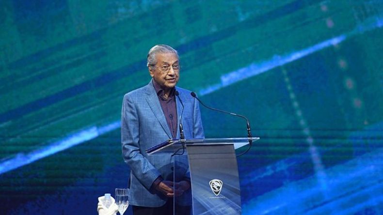 مهاتير محمد: “إسرائيل” دولة مجرمة