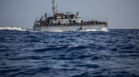 مخاوف من غرق نحو 100 مهاجر قبالة ليبيا
