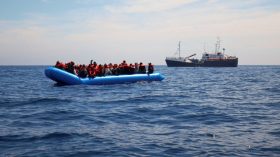 غرق عشرات المهاجرين قبالة ليبيا