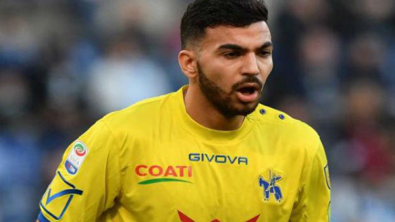 الجزائري مهدي لاريس يدخل حسابات فيرونا