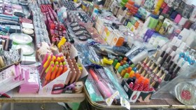 منع استيراد مواد التجميل والشامبوان والعطور