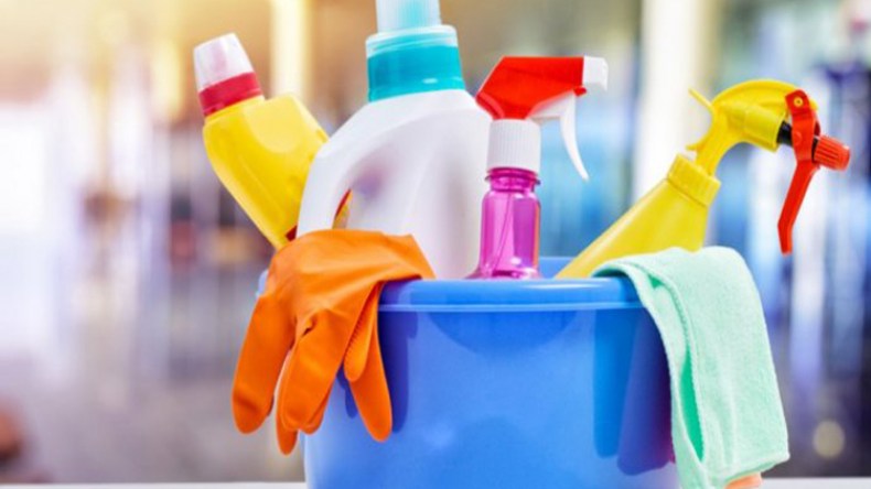 أولياء يتبرّعون بمواد التنظيف للمدارس خوفا من الكوليرا