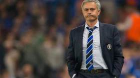 إدارة مانشستر يونايتد تبدأ البحث عن بديل مورينيو