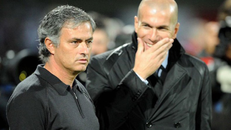 مورينيو يسخر من تقارير تواصل زيدان معه