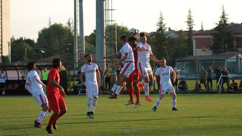 4 لاعبين في قائمة المسرحين لمولودية وهران