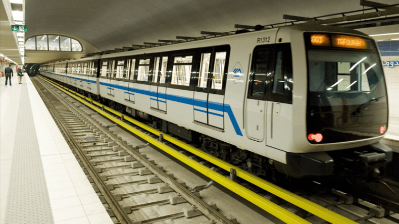 قطارات وطائرات جديدة وتوسعة المترو والتراموي لفك الخناق عن الجزائريين