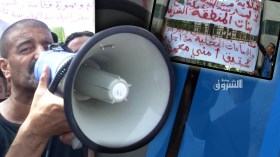 محتجّون يغلقون مقر البلدية بالسلاسل والأقفال ويطالبون بطرد المير